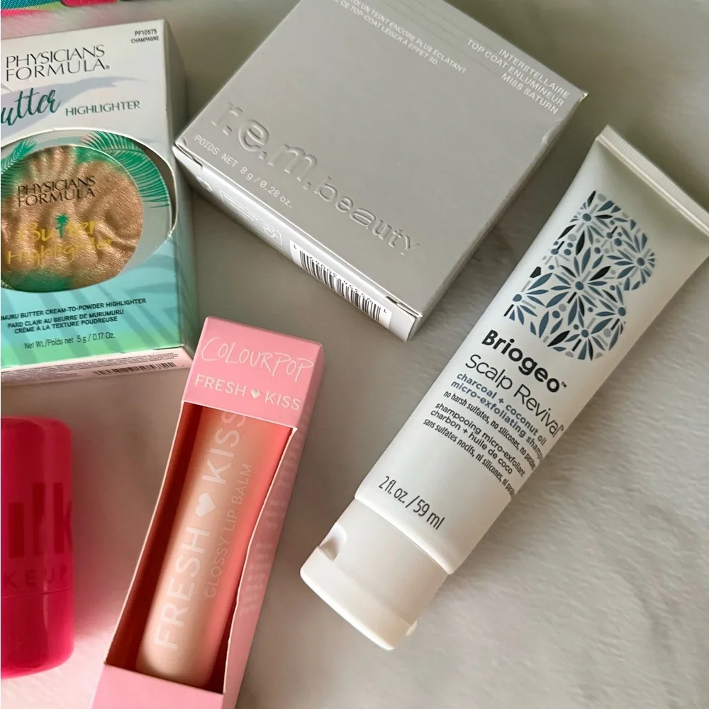 Clinique Floral Cosmetic Pouch with Mixed Makeup Lot
